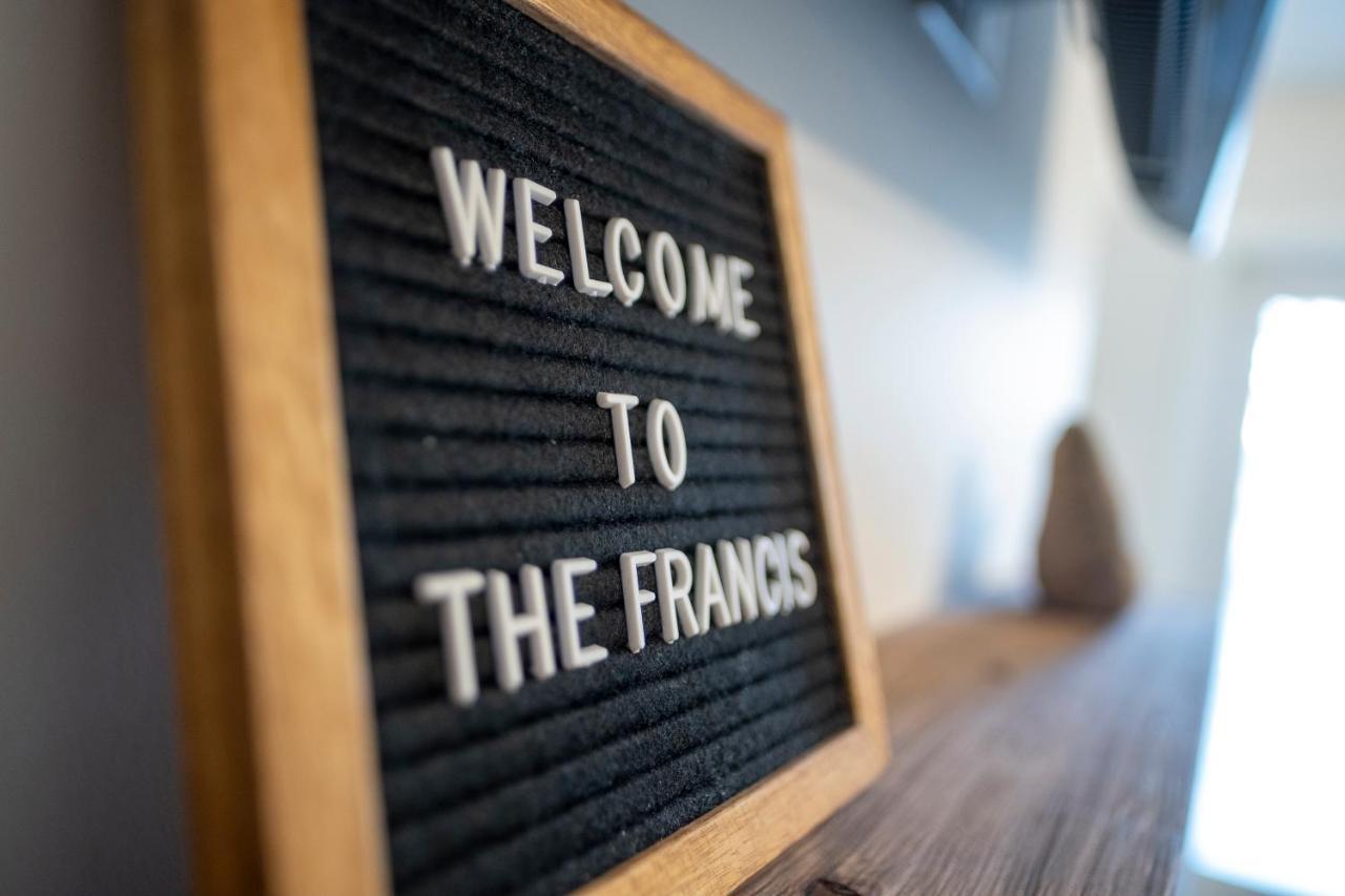 The Francis Boutique Inn Юклулет Екстер'єр фото